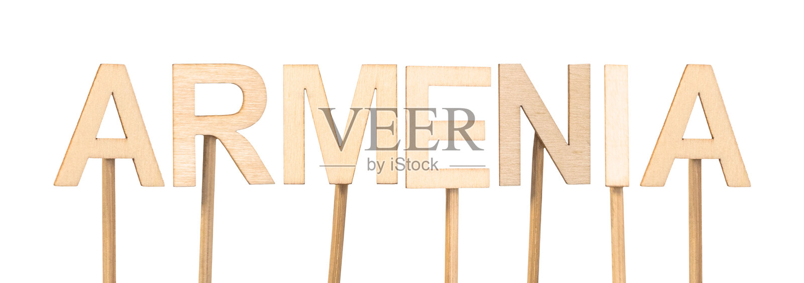 字母逐个拼成“亚美尼亚”的木制标志,背景为白色。亚洲国家。照片摄影图片