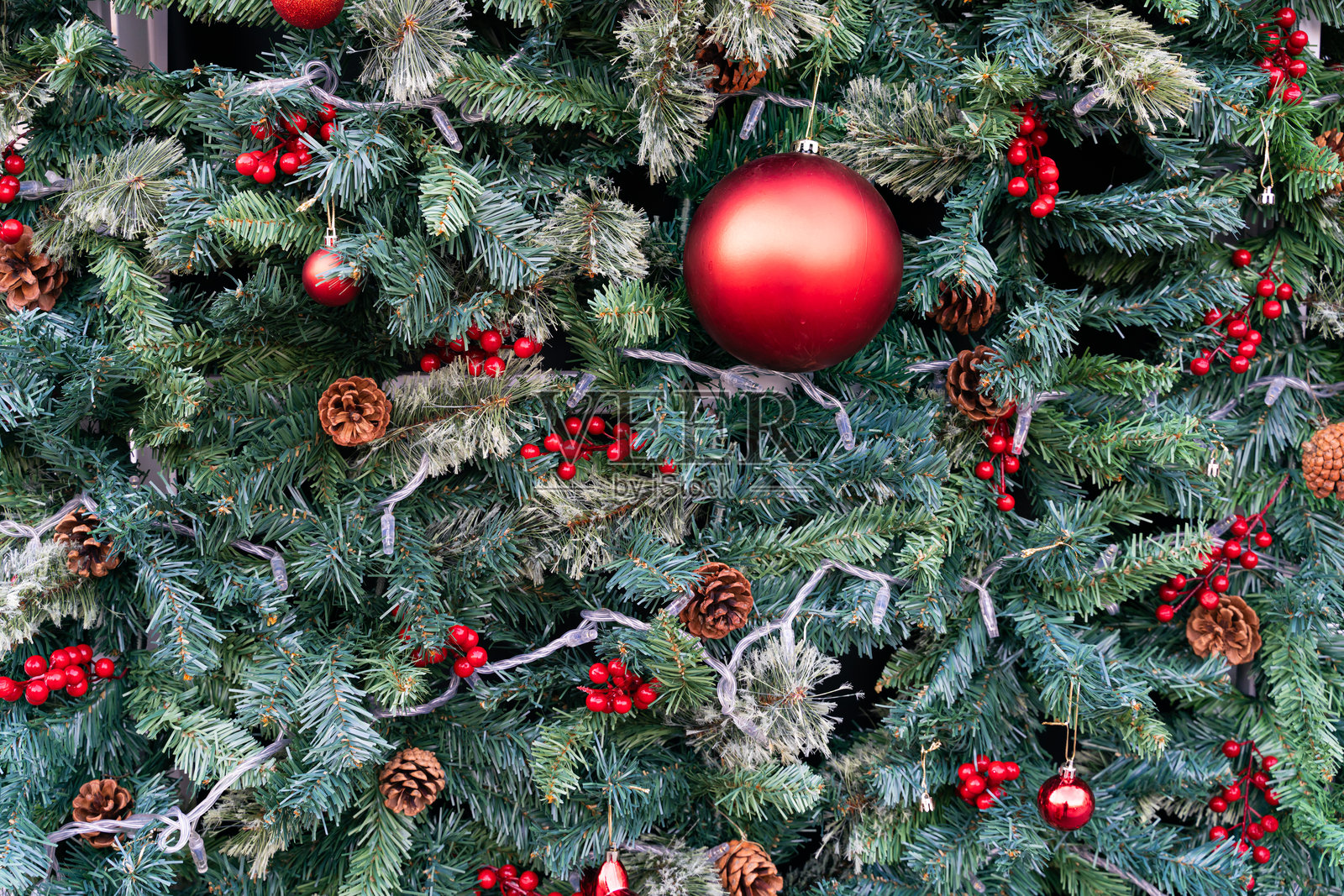 圣诞树上装饰品的特写,圣诞背景照片摄影图片