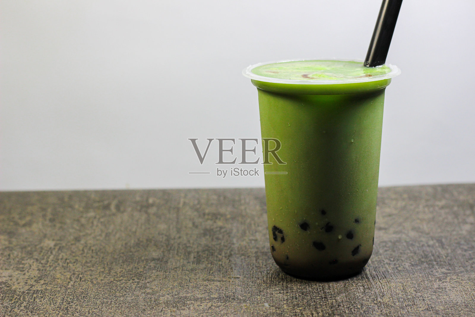 抹茶绿茶拿铁配珍珠照片摄影图片