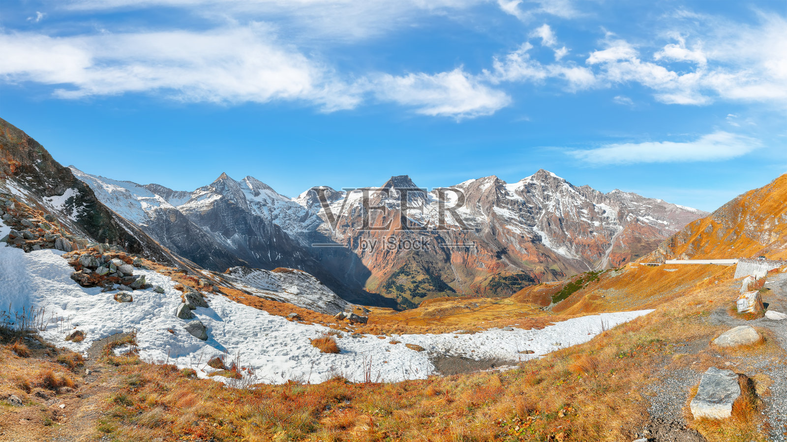 秋季时节,格罗斯格洛克纳高山公路的壮丽山景。照片摄影图片
