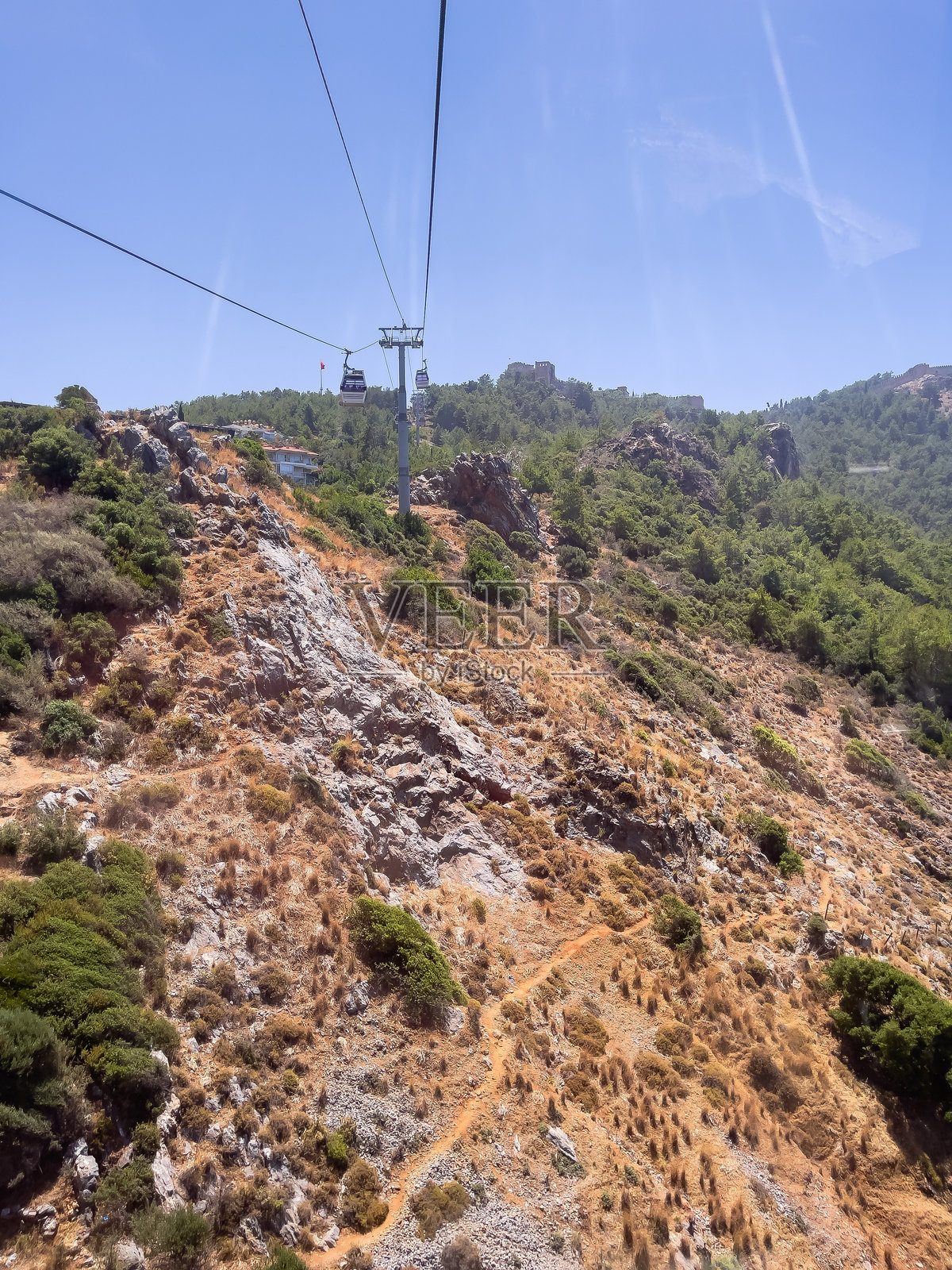 缆车上俯瞰山脉的景色照片摄影图片