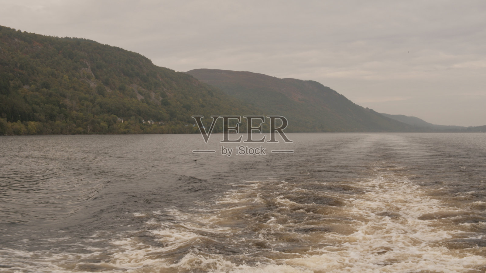 尼斯湖水域照片摄影图片