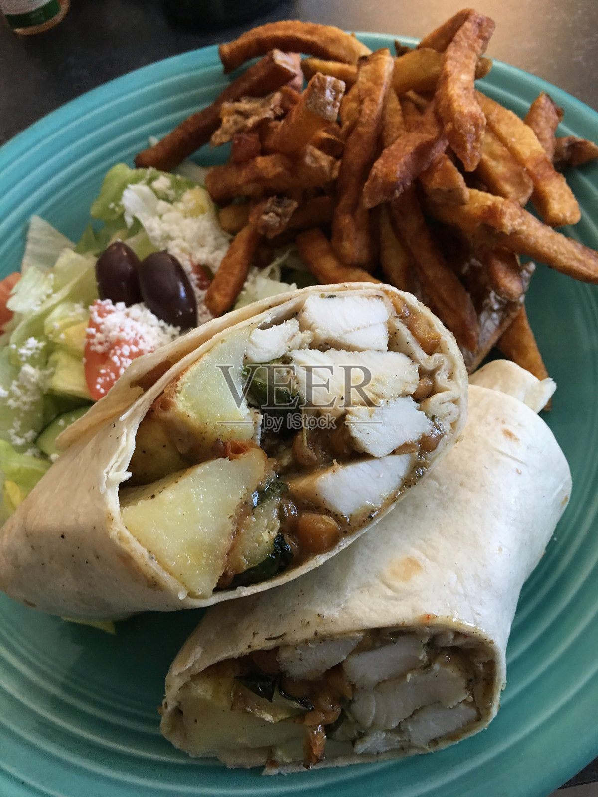 餐桌上的美食特写照片摄影图片