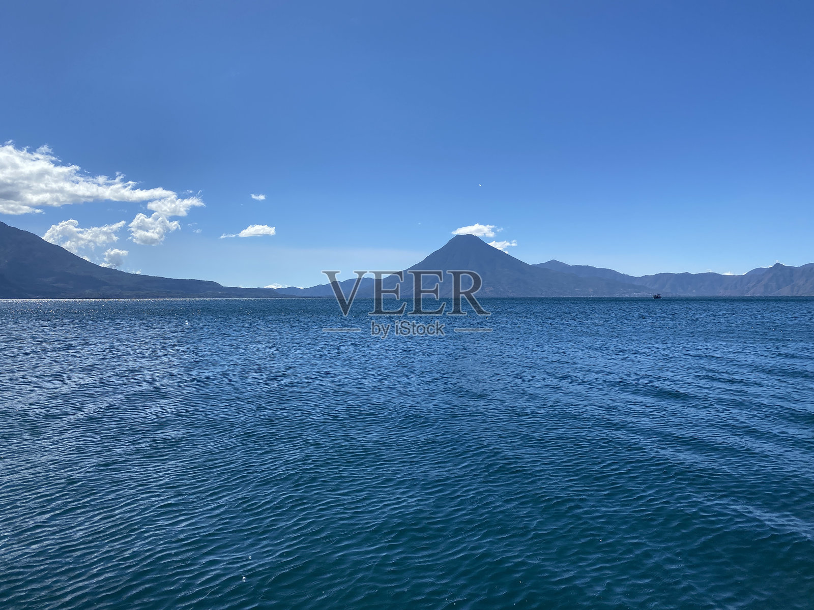 危地马拉的阿蒂特兰湖照片摄影图片