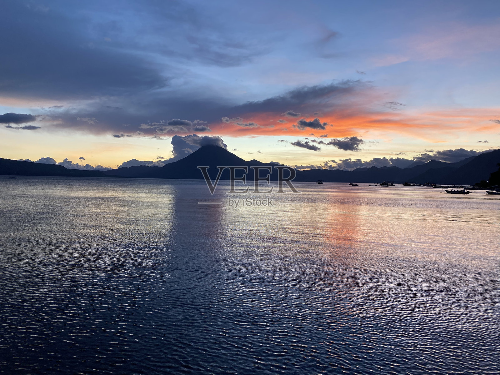 危地马拉的阿蒂特兰湖照片摄影图片