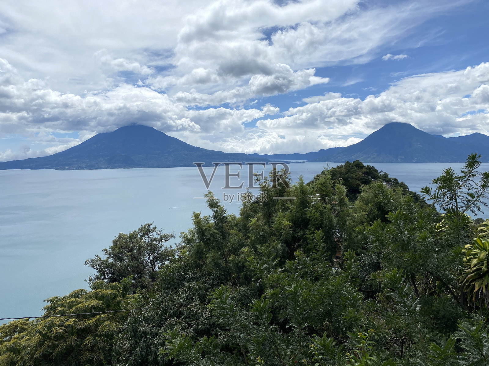 危地马拉的阿蒂特兰湖照片摄影图片