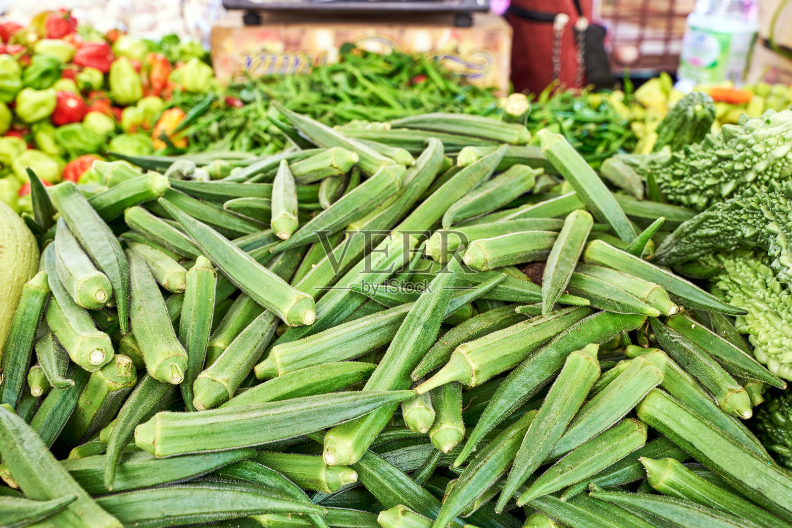 卡塔尼亚市场上的新鲜秋葵照片摄影图片
