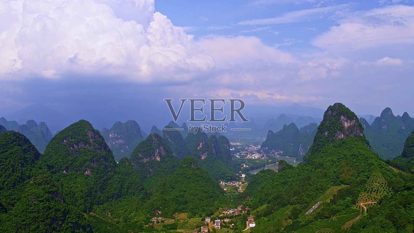 桂林喀斯特。漓江,阳朔,桂林,广西,中国,亚洲。喀斯特地貌。照片摄影图片