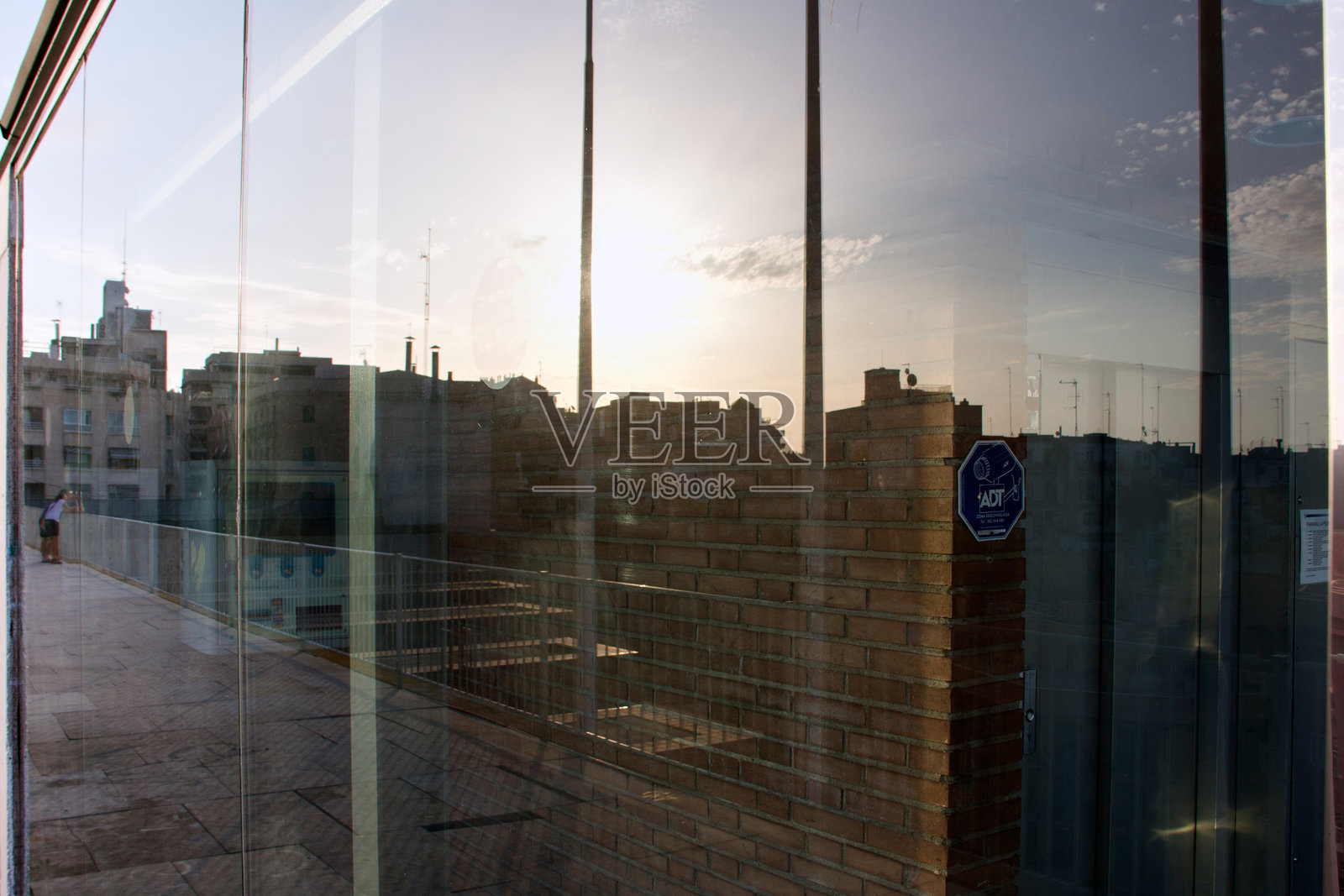 黄昏时的倒影照片摄影图片