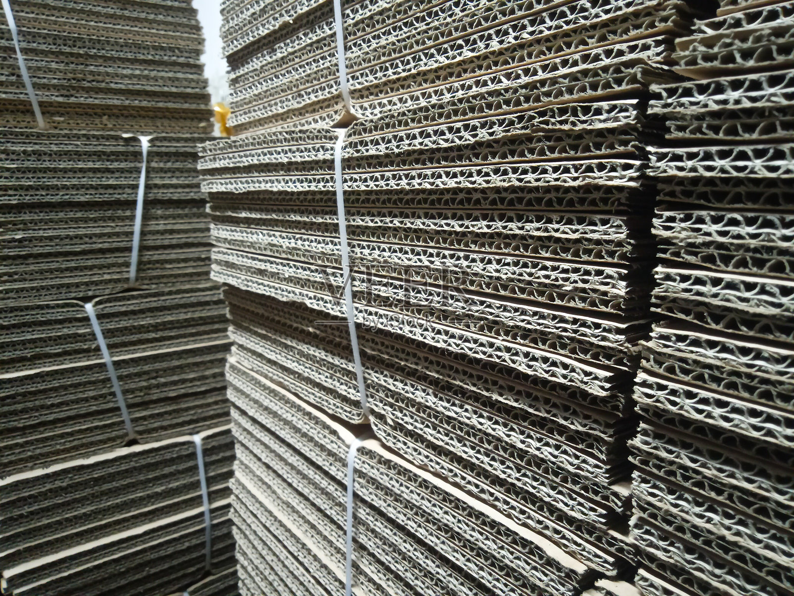 仓库中纸板堆的特写照片照片摄影图片