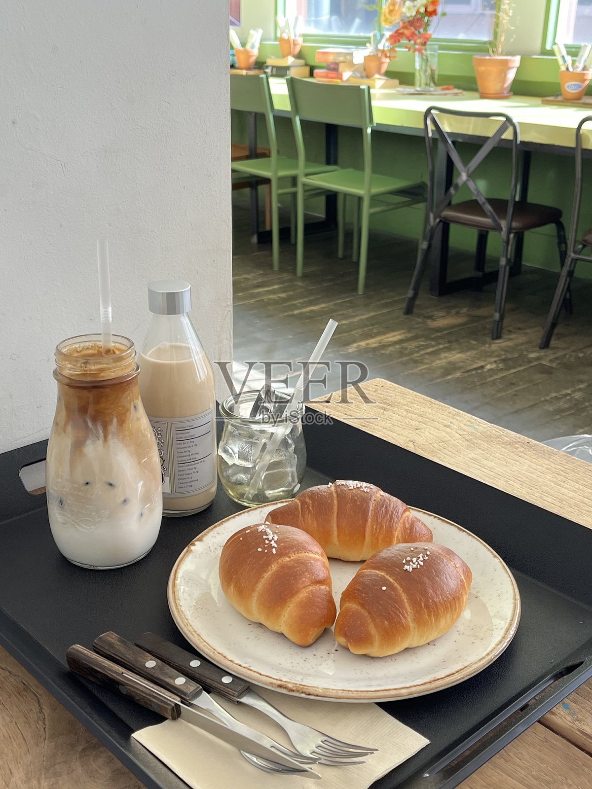 这是在韩国流行的盐面包。照片摄影图片