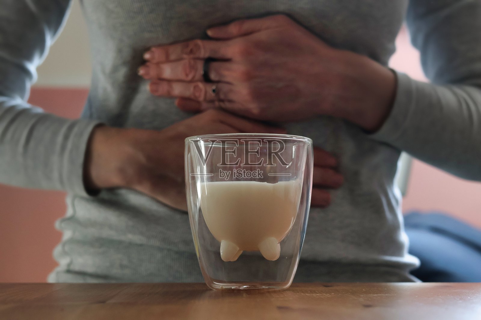 乳糖过敏;停止食用牛奶和乳制品照片摄影图片