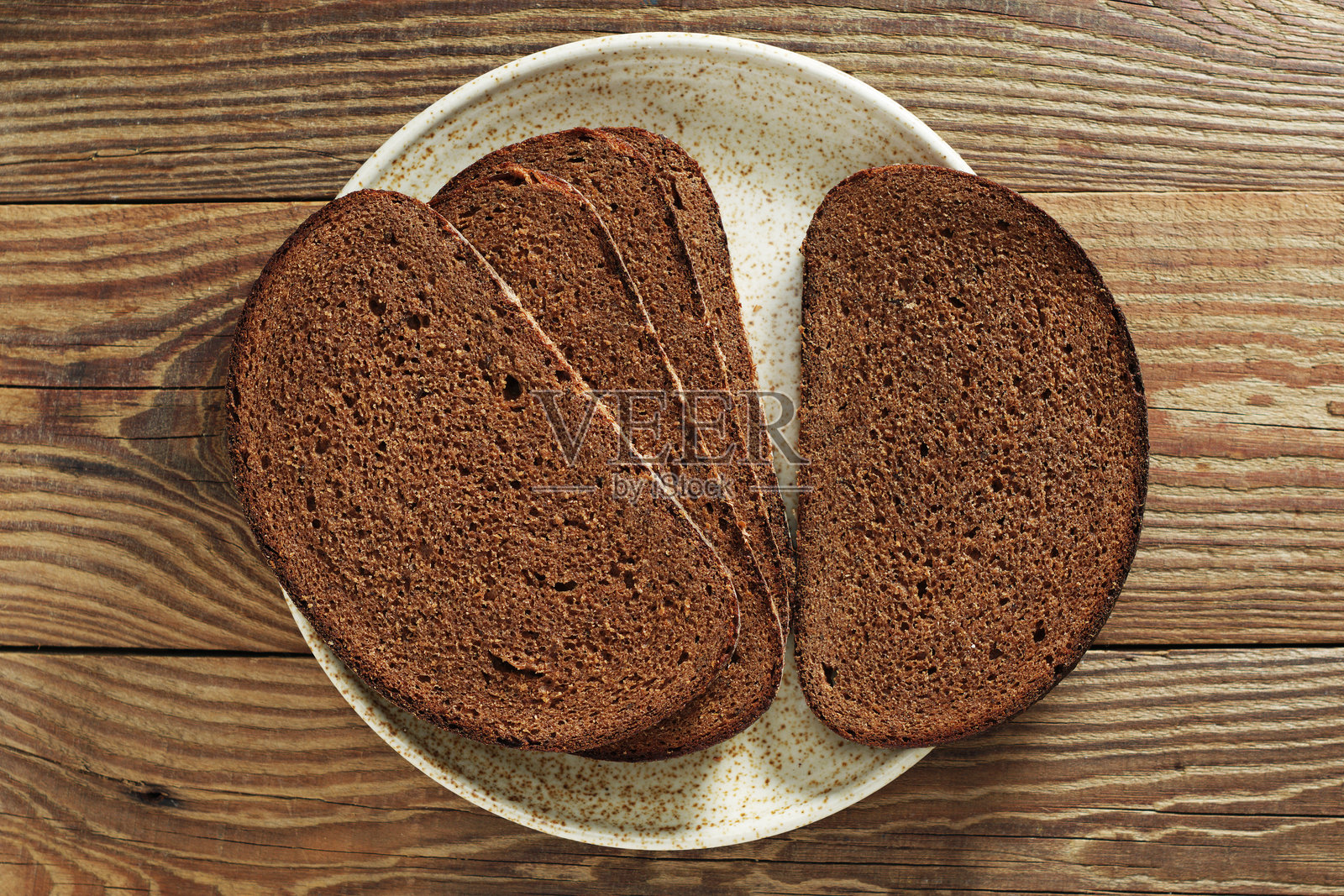 盘子上的面包照片摄影图片