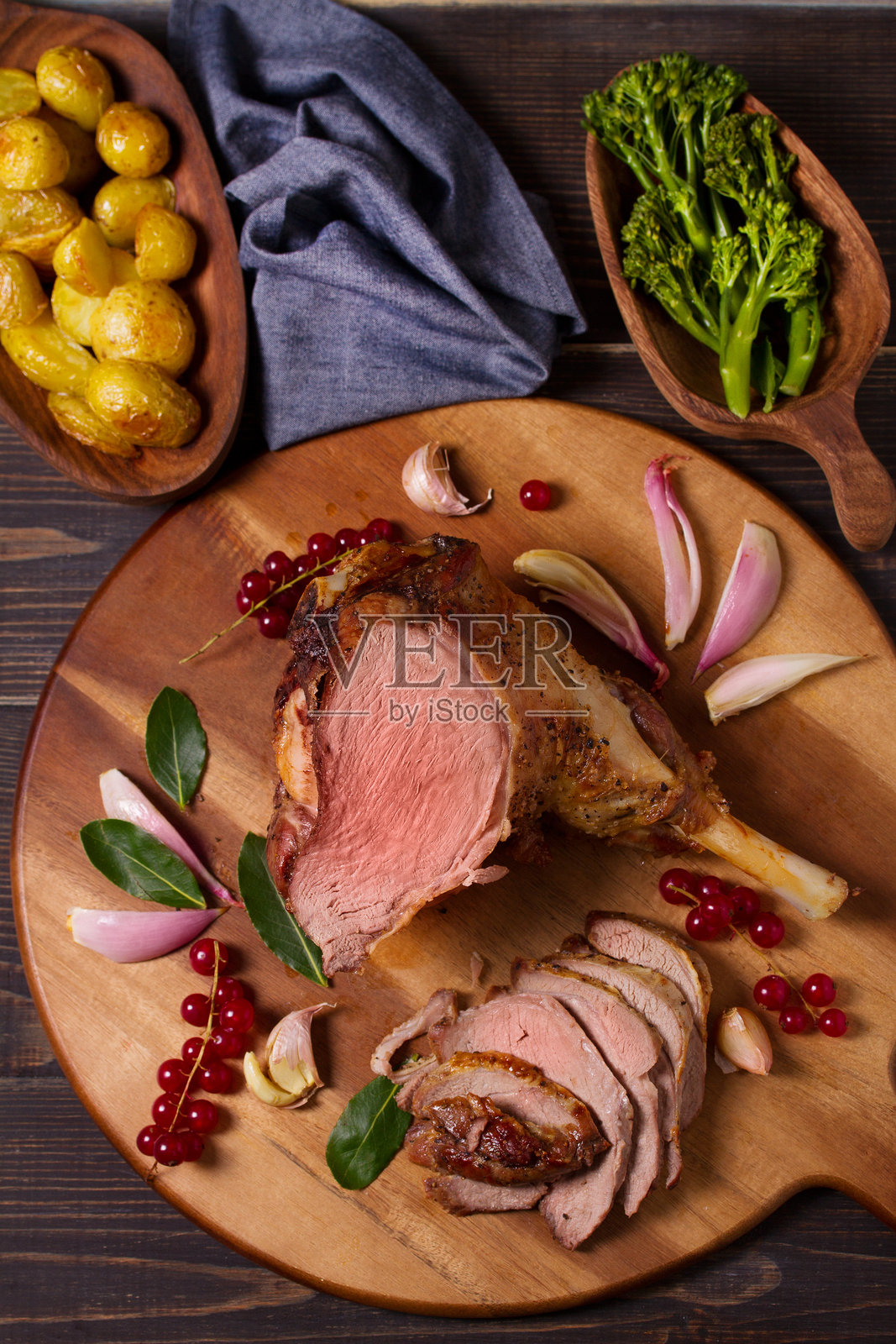 烤羊腿照片摄影图片