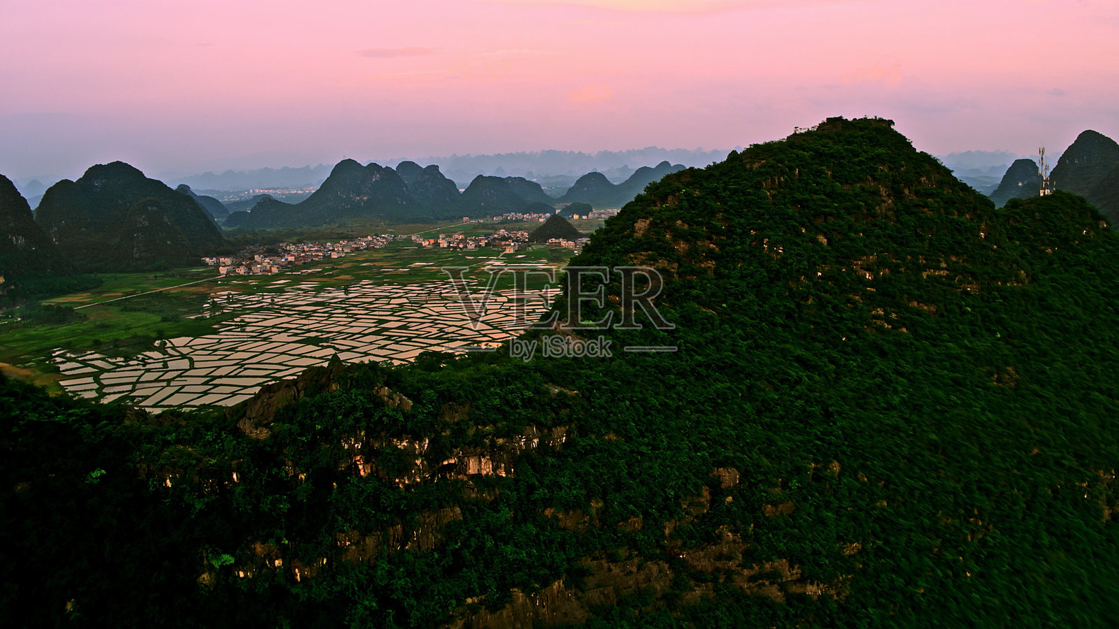 桂林喀斯特地貌,漓江,阳朔,广西,中国,亚洲。照片摄影图片