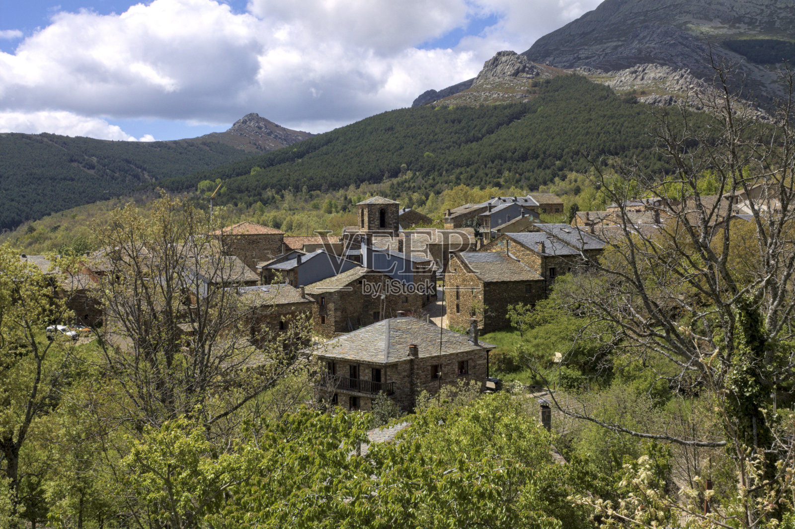 西班牙阿罗约斯的瓦尔韦尔德俯瞰图照片摄影图片