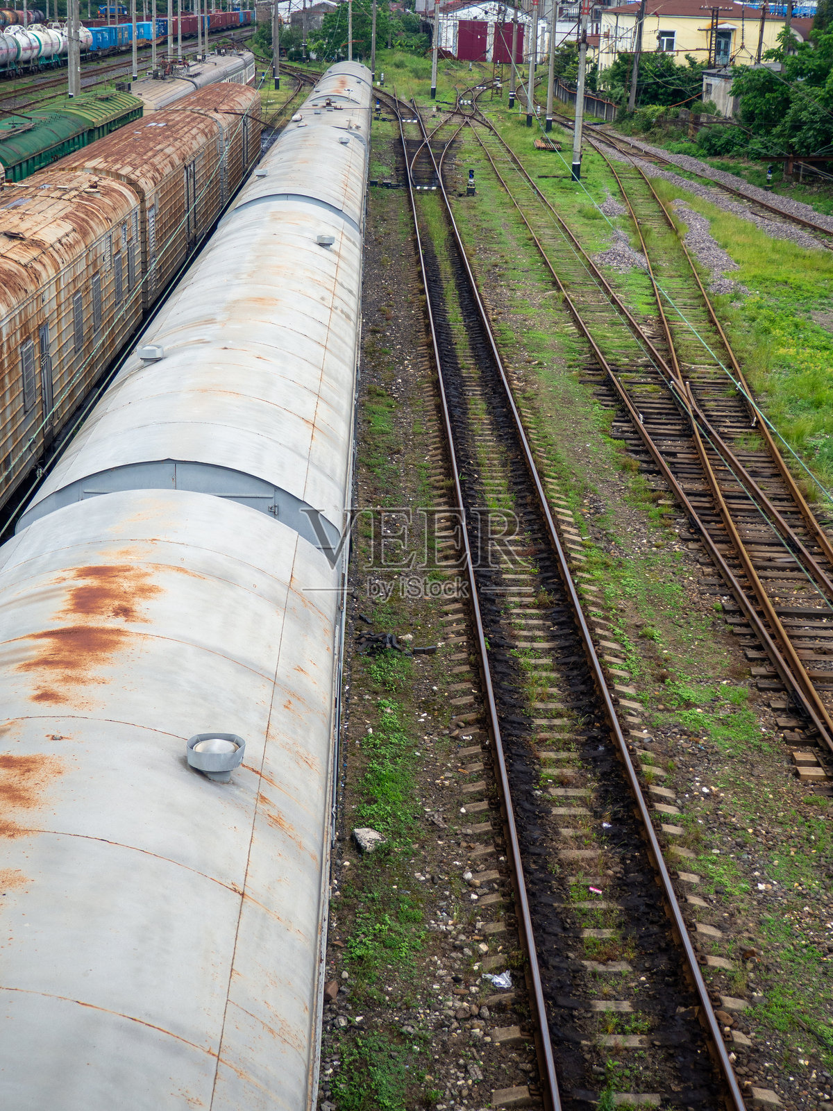 铁路概念。铁路货物运输的铁路车厢。物流。照片摄影图片
