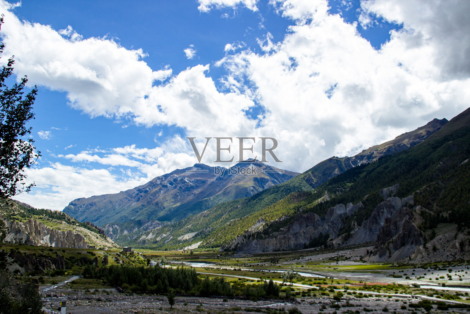 马纳格的山丘照片摄影图片