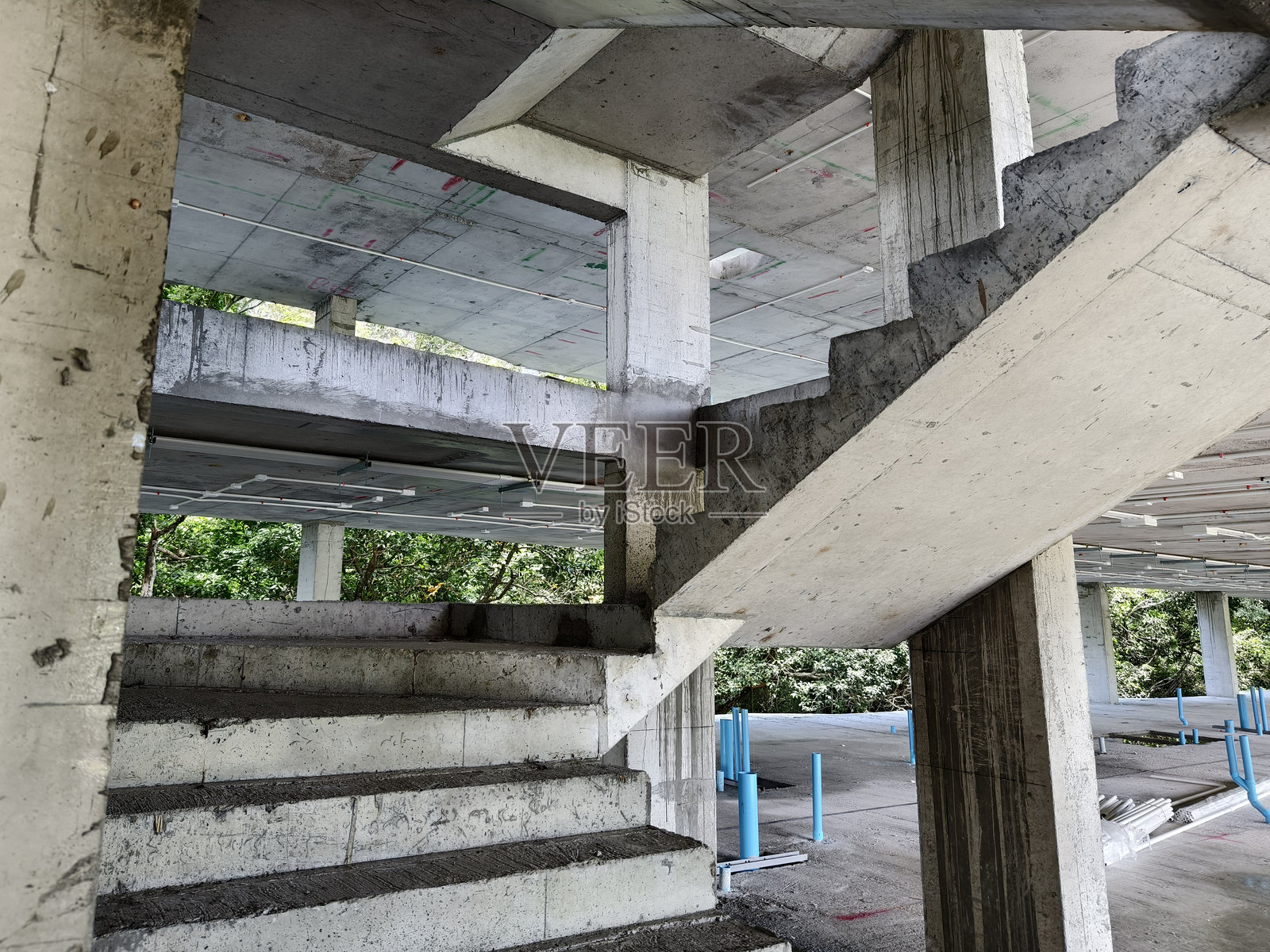 一组结构良好的混凝土楼梯照片摄影图片