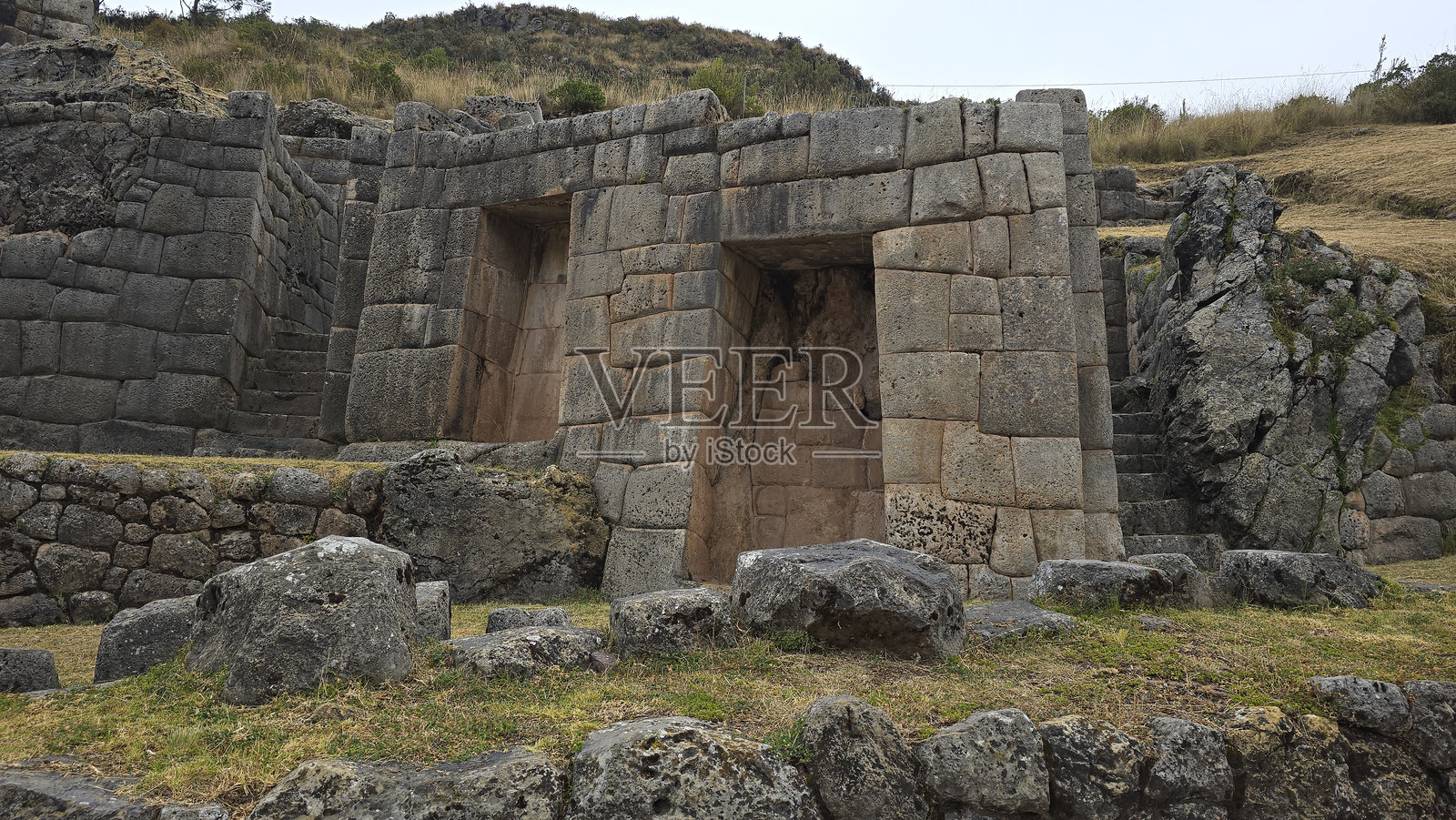 古代考古遗址坦博马查的门窗,由印加帝国建造,作为一个休息站,拥有用于宗教目的的神圣泉水。照片摄影图片