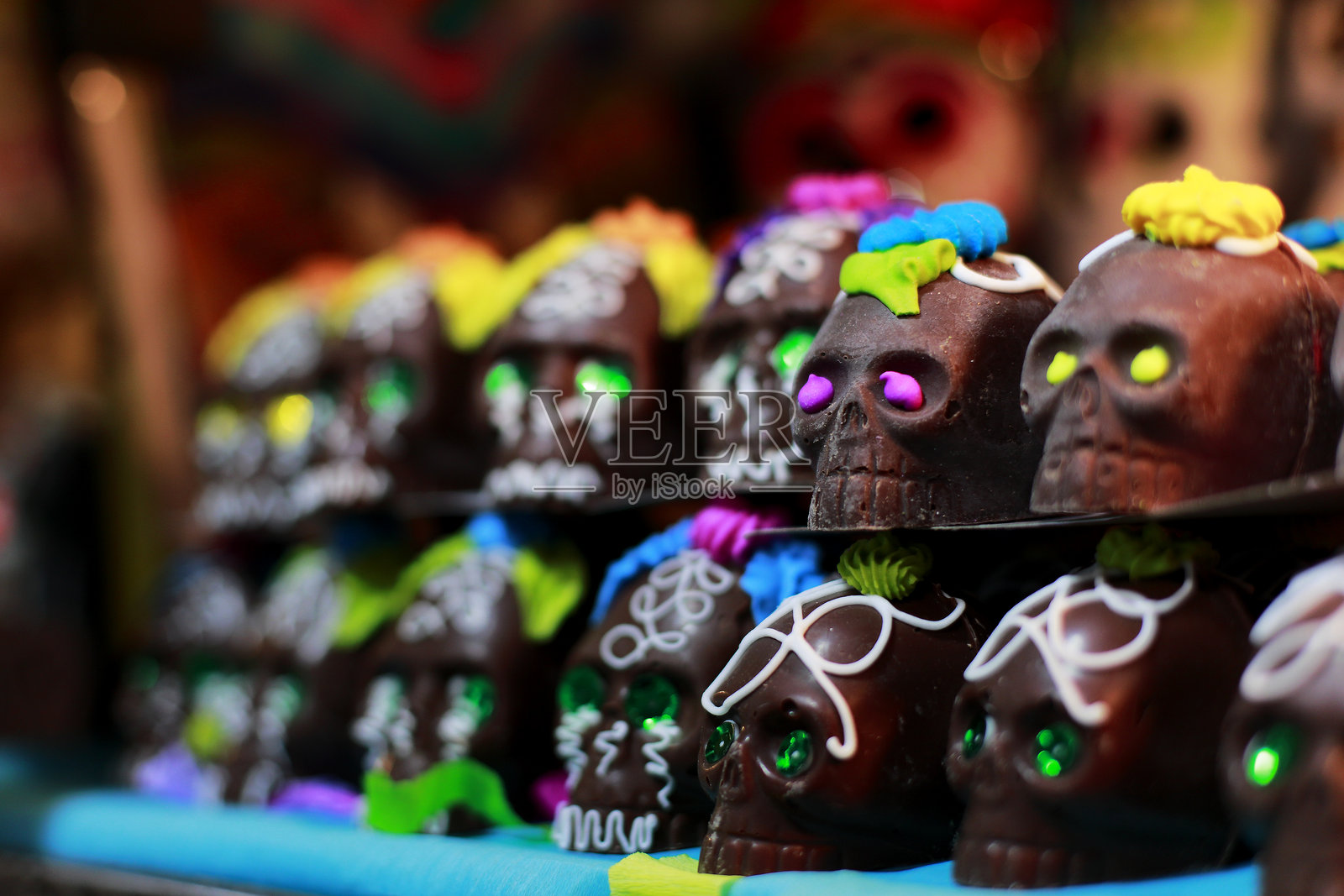 典型的墨西哥巧克力骷髅,适用于亡灵节照片摄影图片