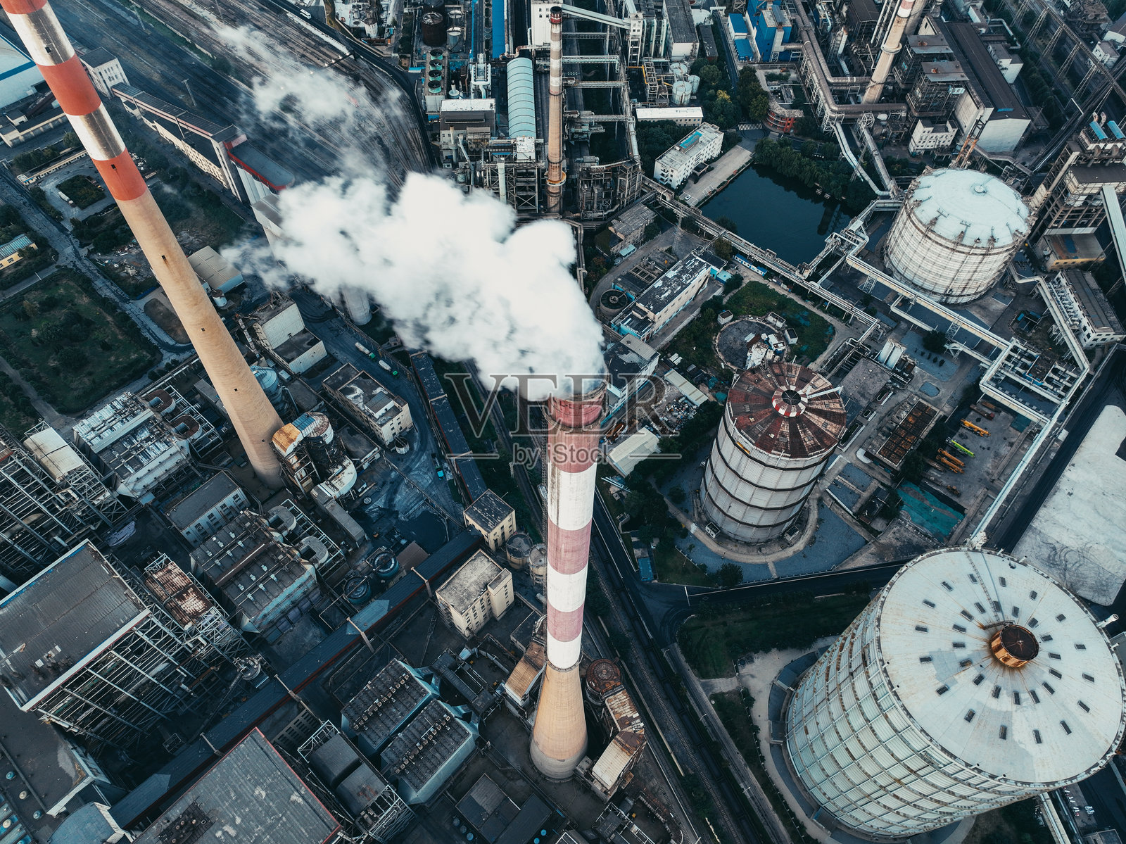 大型钢铁厂生产车间的航拍照片照片摄影图片