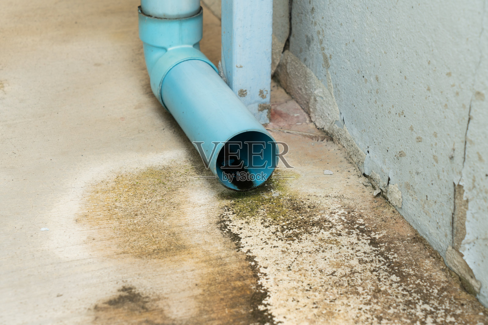 屋顶排水口末端照片摄影图片