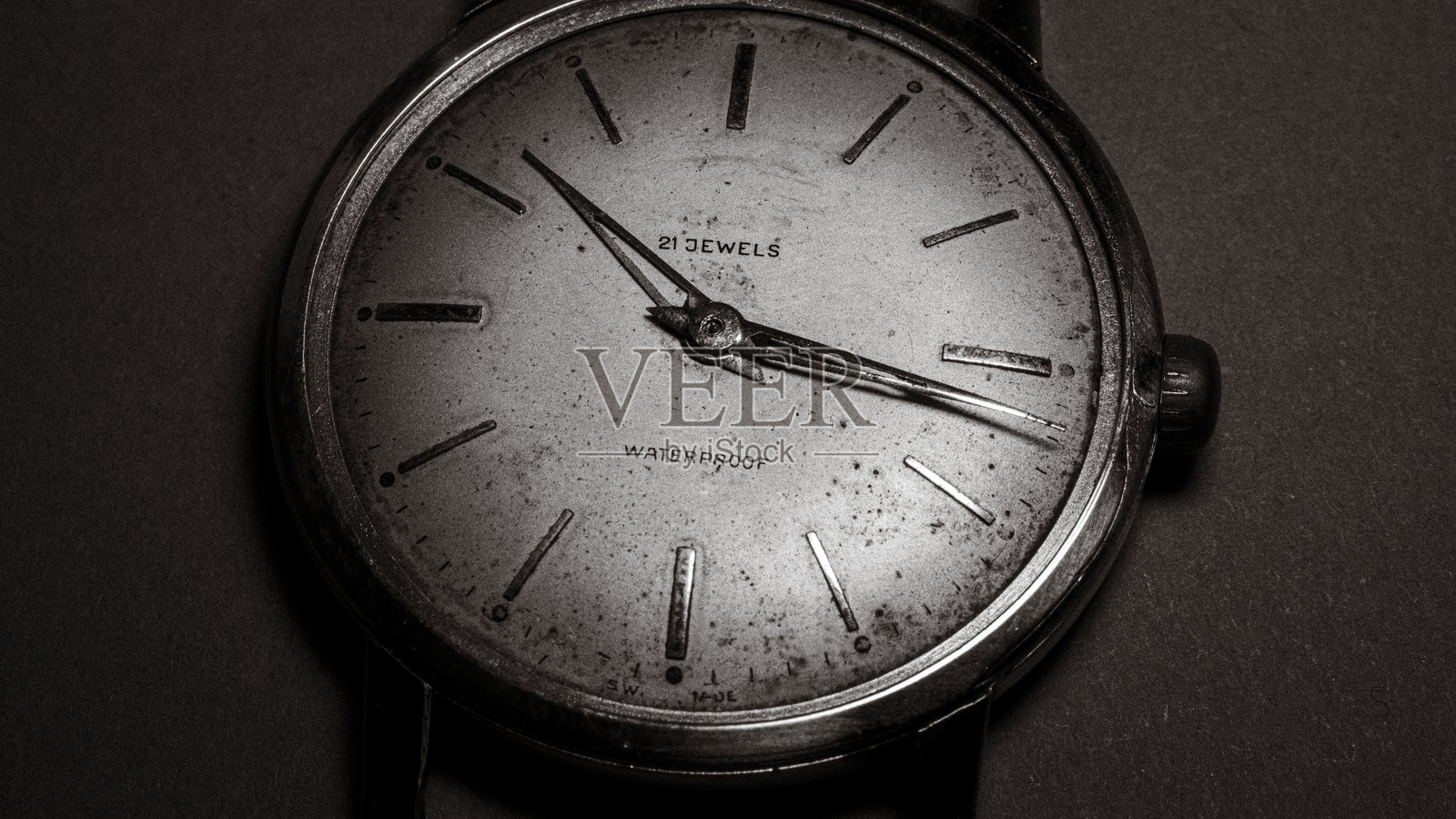 复古老式怀表 黑白照片摄影图片