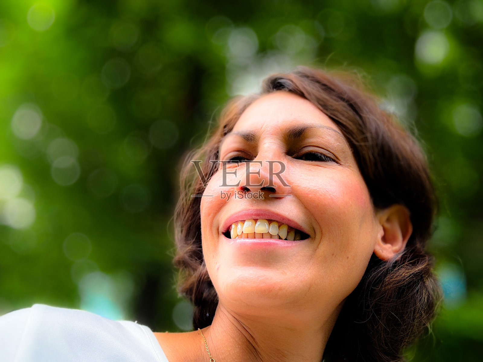 女人放松中照片摄影图片