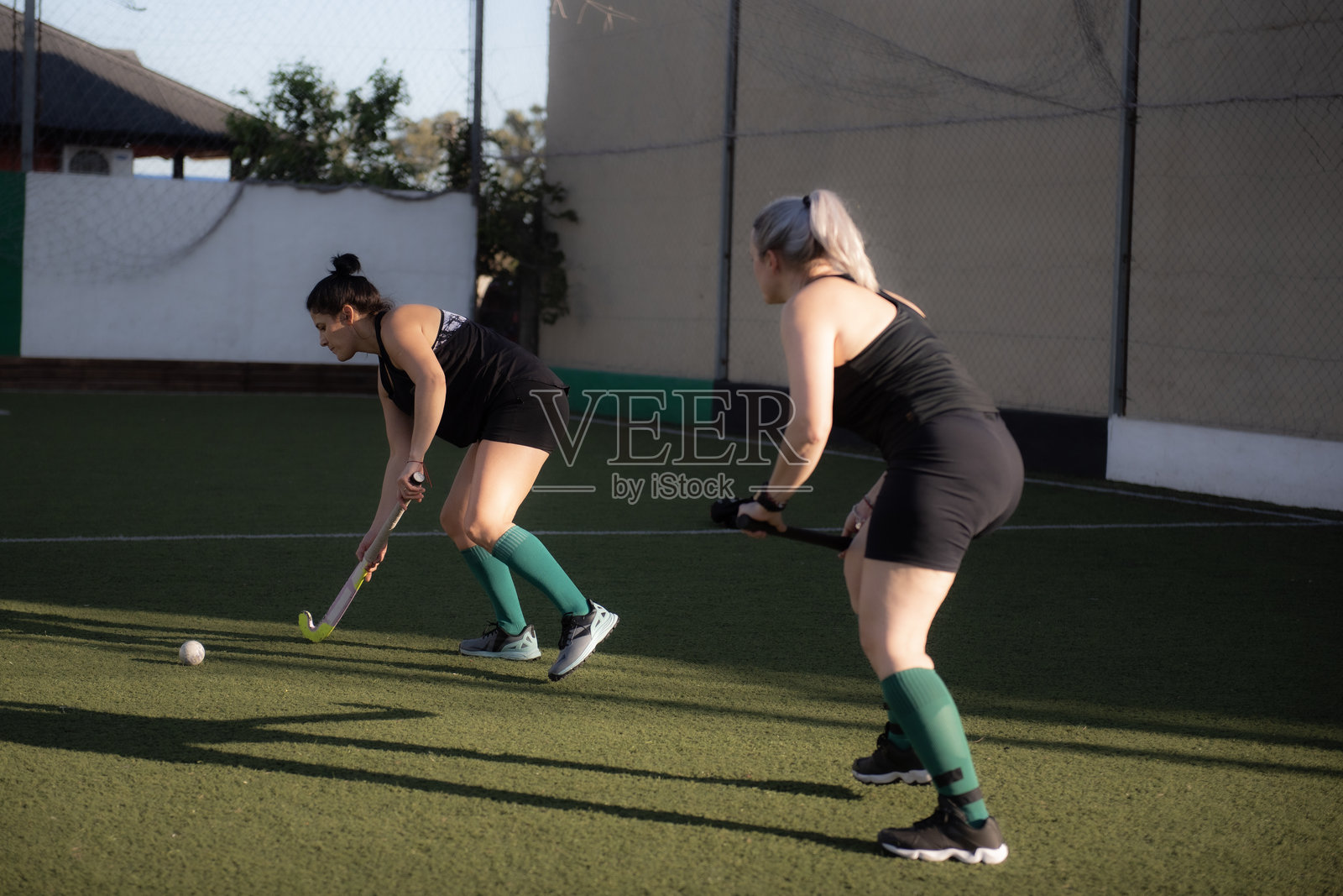 曲棍球运动员在比赛照片摄影图片