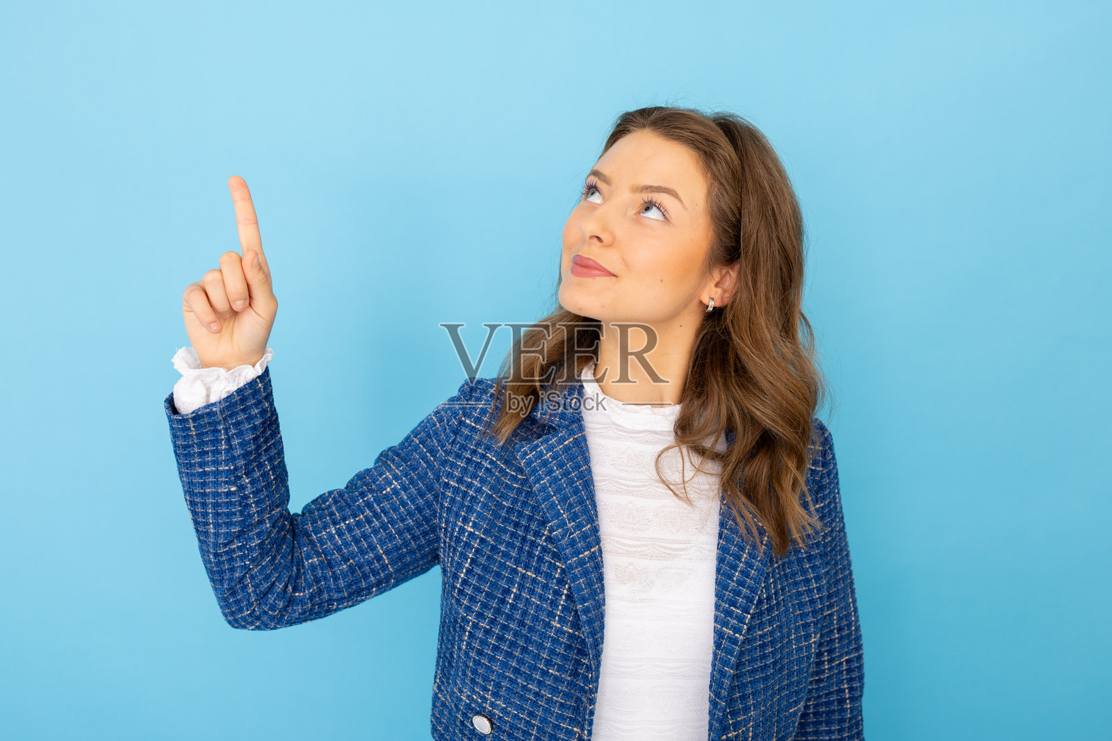 年轻女性企业家热情分享她的见解照片摄影图片