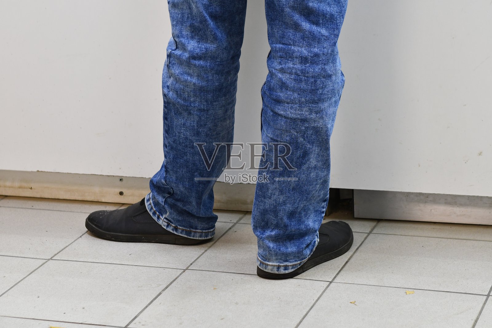 男士牛仔裤照片摄影图片