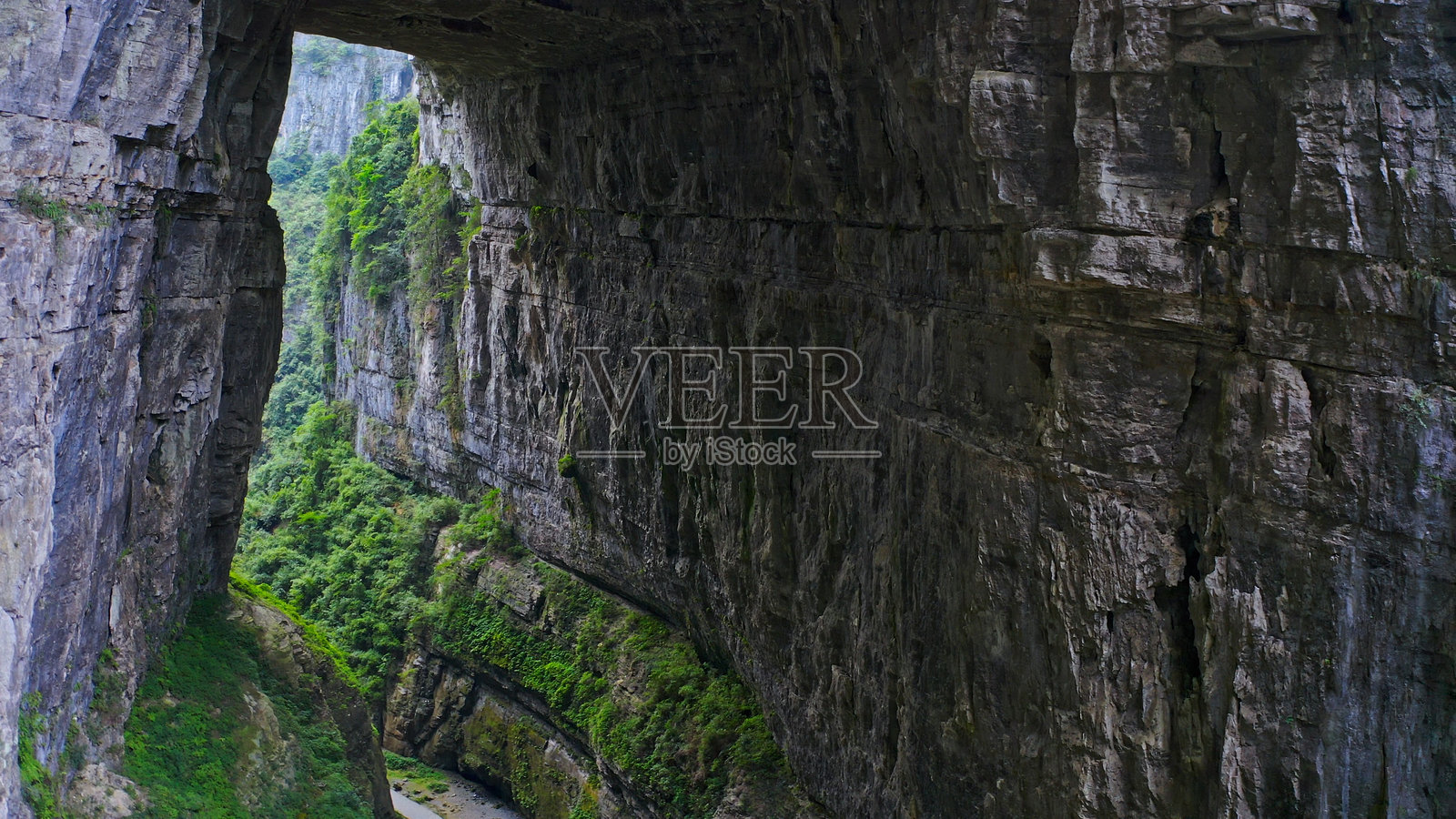 中国重庆武隆仙女山镇自然三桥的航拍摄影,变形金刚拍摄地点。照片摄影图片