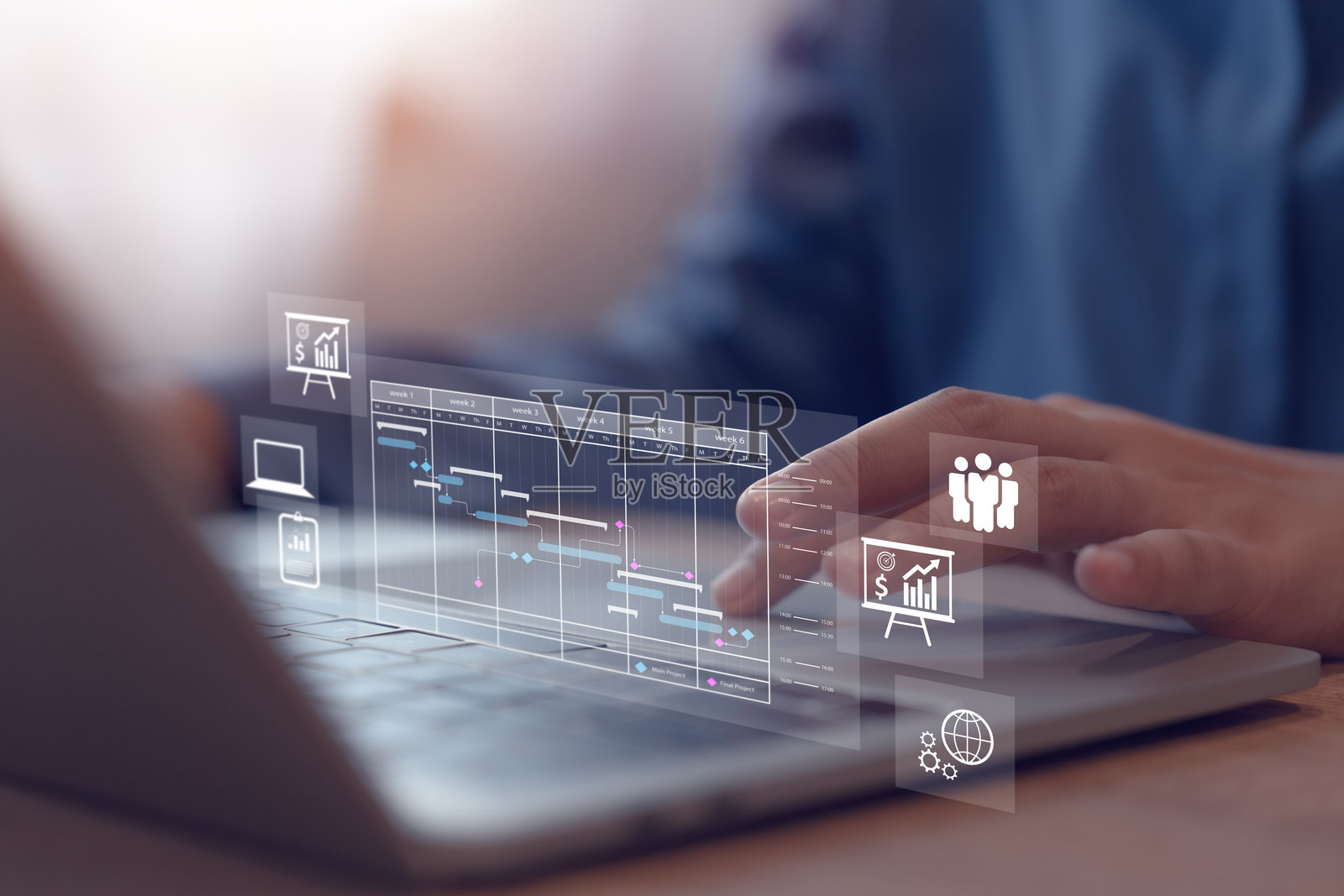 项目管理与甘特图图标,项目经理在电脑上工作并进行甘特规划,跟踪重要事件并更新工作进度,安排日程。照片摄影图片