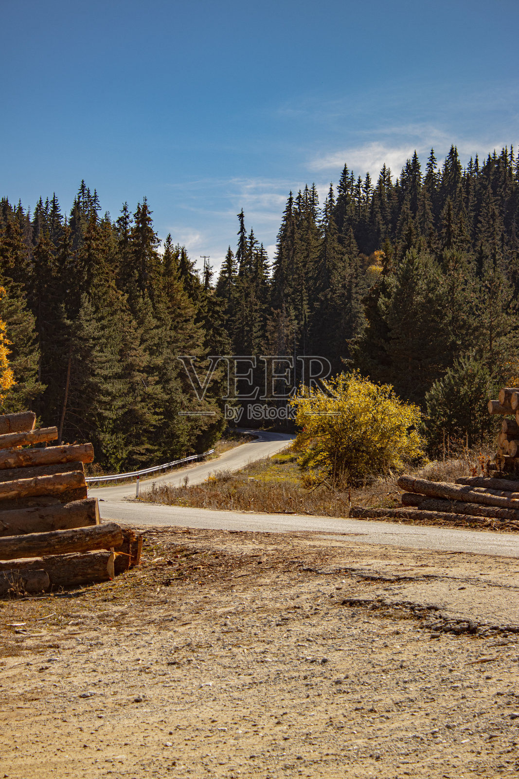 山中的山路照片摄影图片
