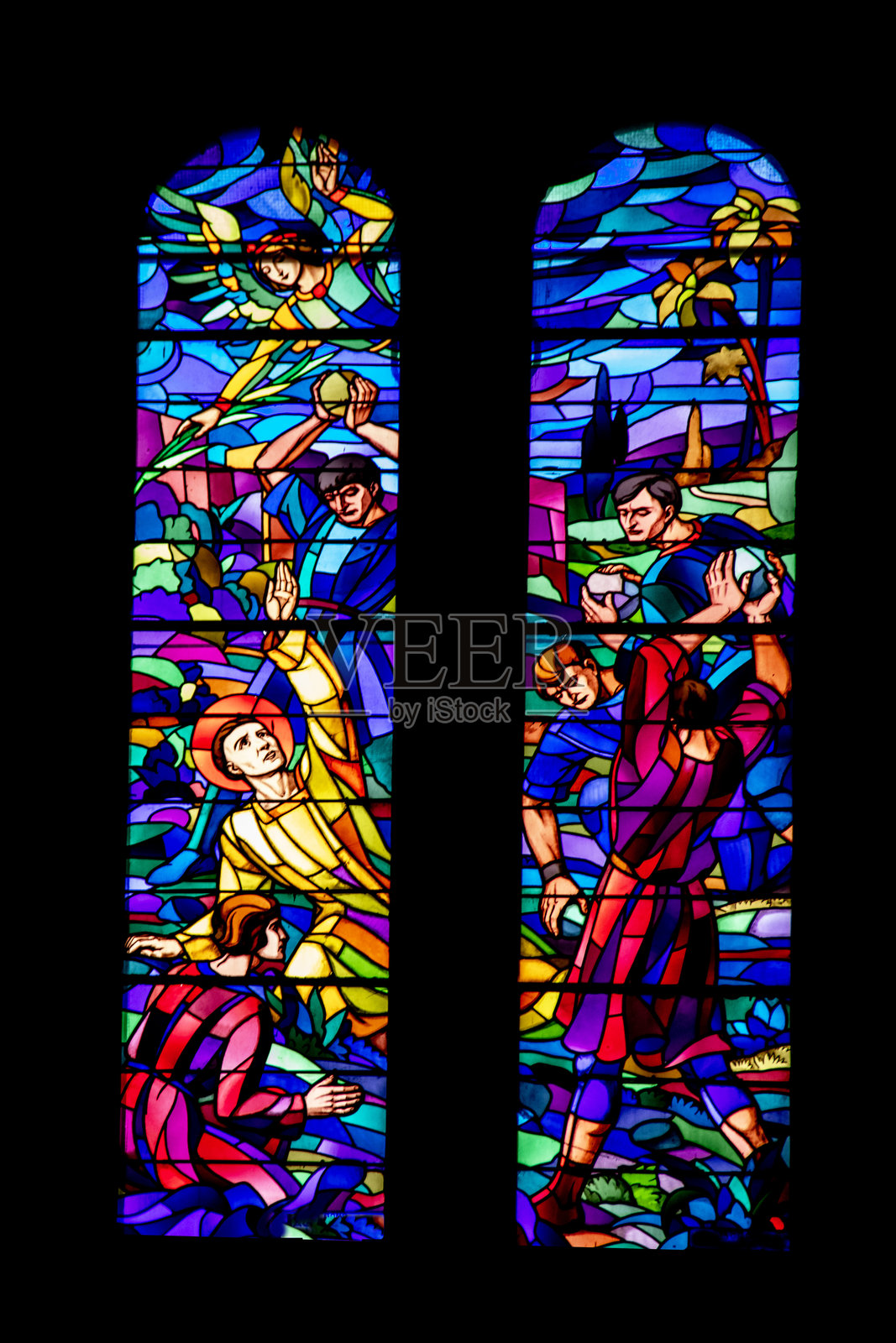 丹巴赫-拉-维尔教堂的彩色玻璃窗照片摄影图片