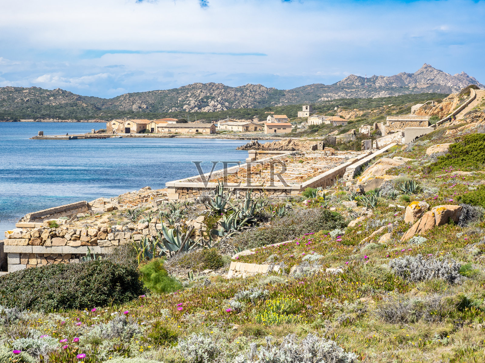 意大利卡普雷拉岛的红角军事堡垒遗址照片摄影图片