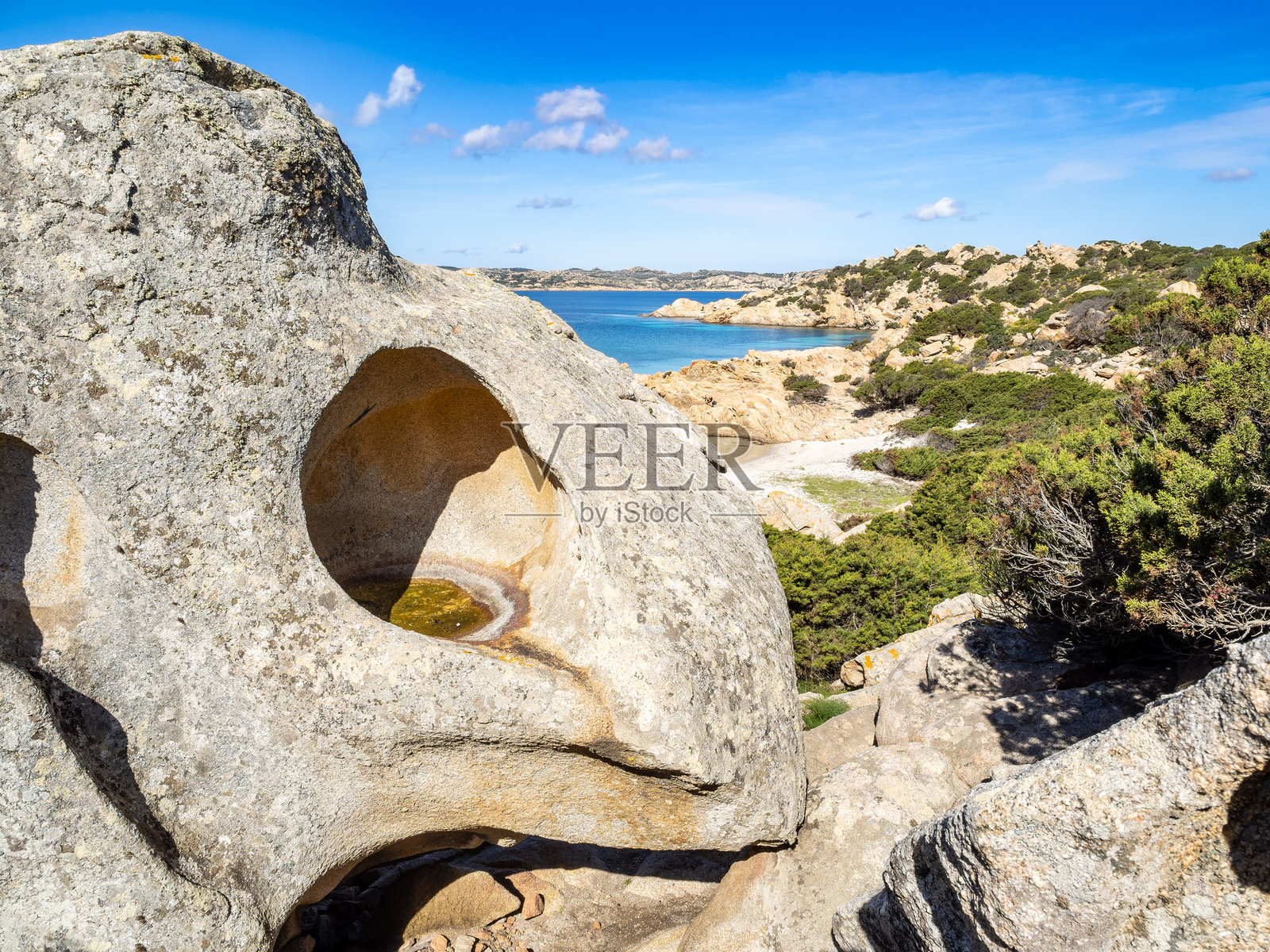 意大利卡普雷拉岛上的好奇岩石照片摄影图片