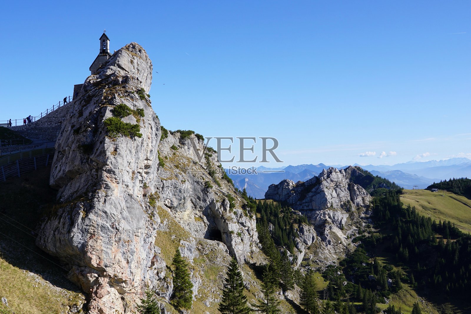 德国最高的教堂,位于1760米高的温德尔施泰因教堂巴伐利亚的保护者。照片摄影图片