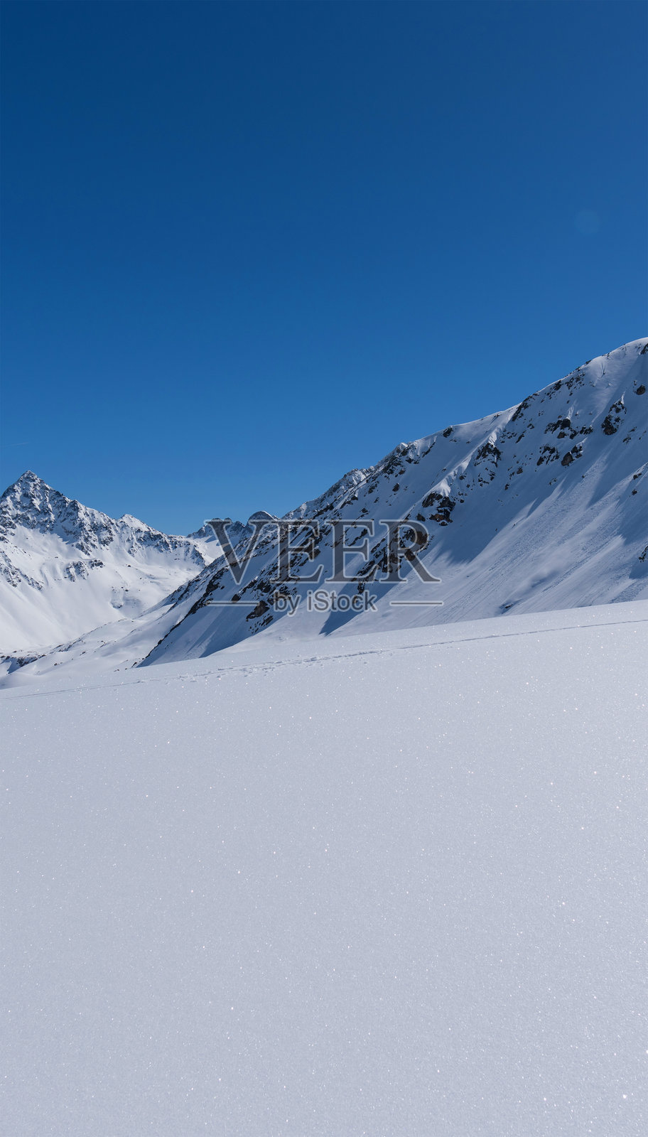 美丽的山景,阳光下的雪山,雪山壁纸照片摄影图片