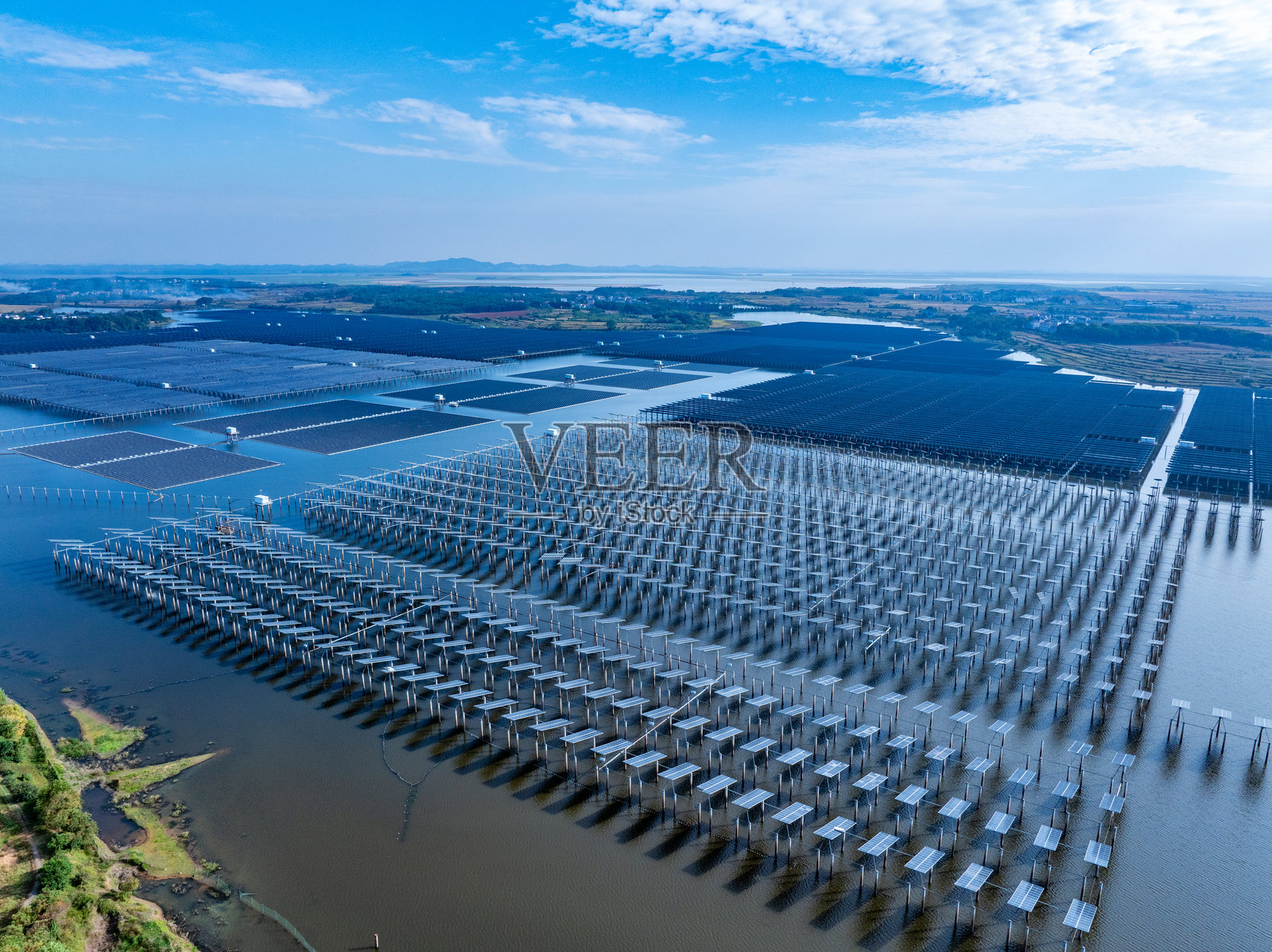 太阳能光伏阵列的航拍摄影照片摄影图片