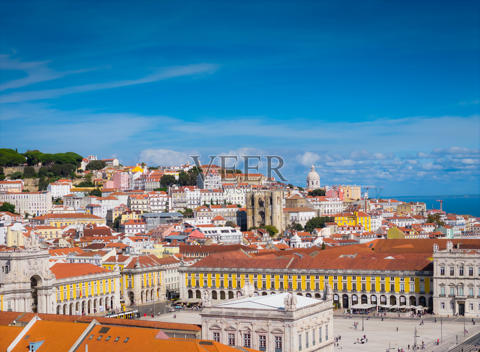 葡萄牙里斯本的商业广场和下城区的航拍无人机视角照片摄影图片