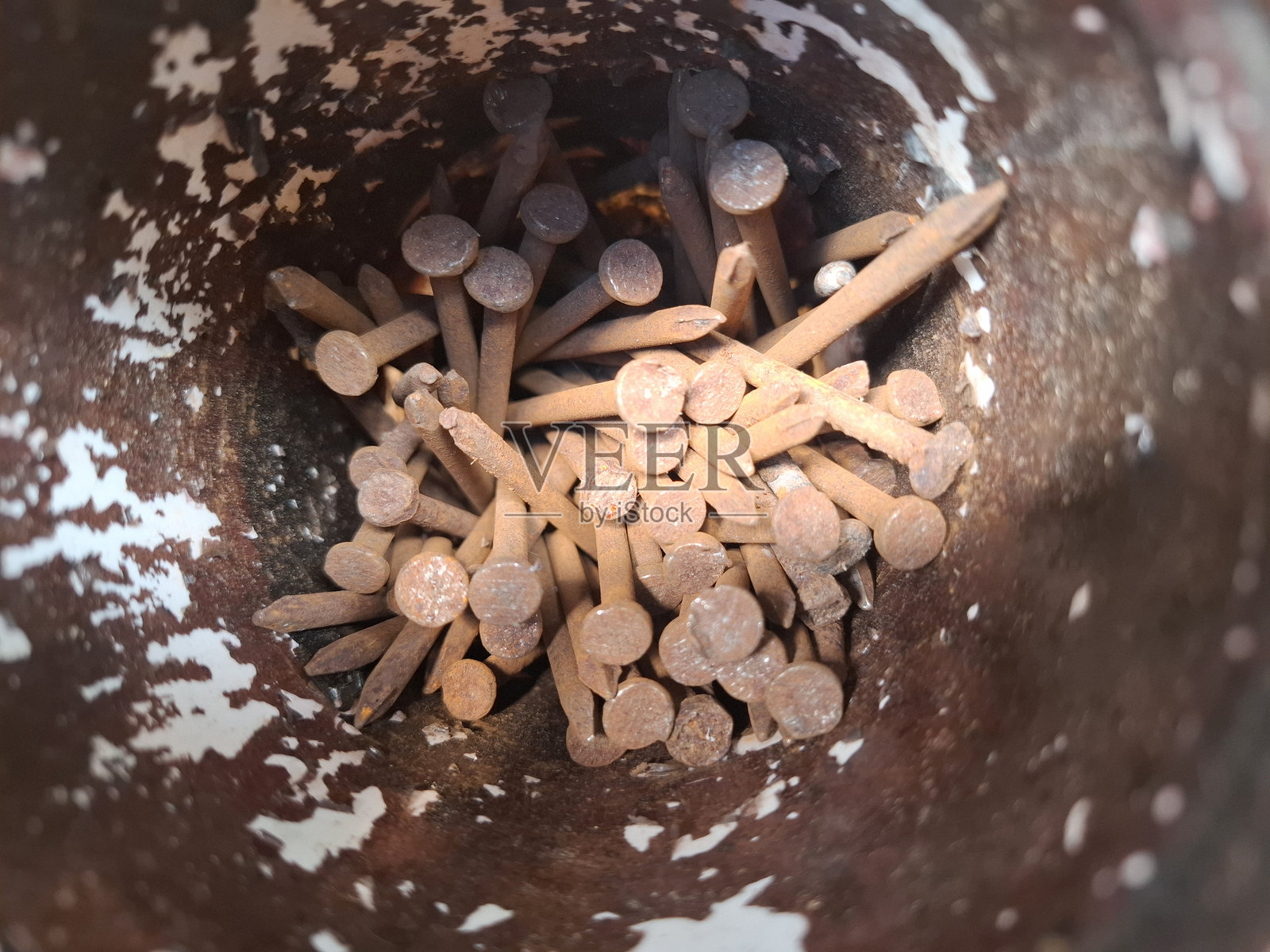 一堆生锈的钉子照片摄影图片