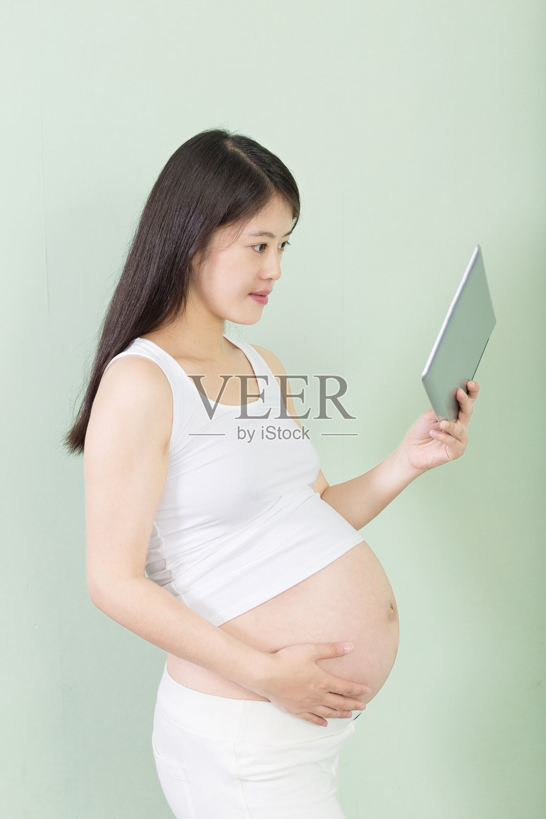 快乐的孕妇照片摄影图片