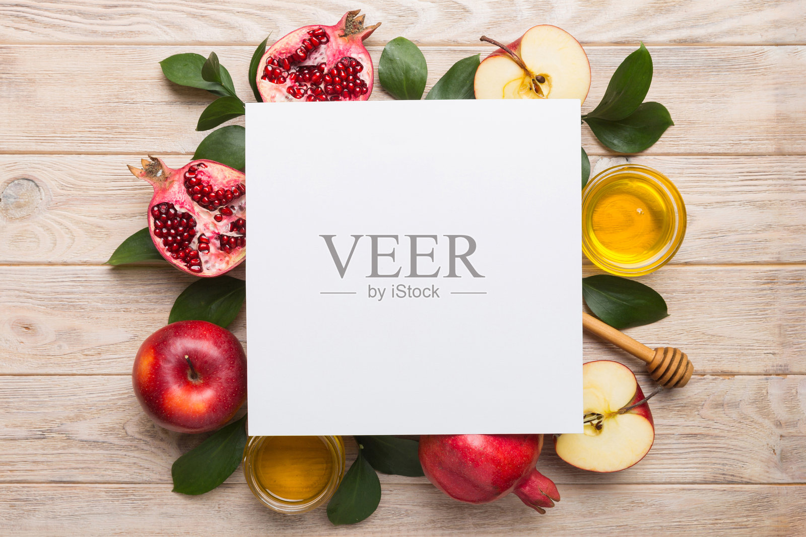 平铺构图,背景为彩色,空白传单海报和犹太教新年(罗什哈沙那)节日符号,传统的新年假期。顶部视角,留有空白空间的模版。照片摄影图片