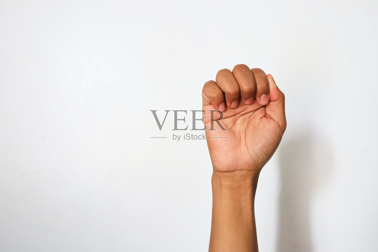 印尼人的手做出轻微抓握的姿势照片摄影图片