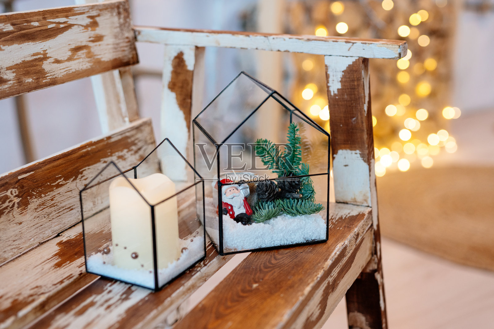 圣诞节和新年装饰与常青树枝照片摄影图片