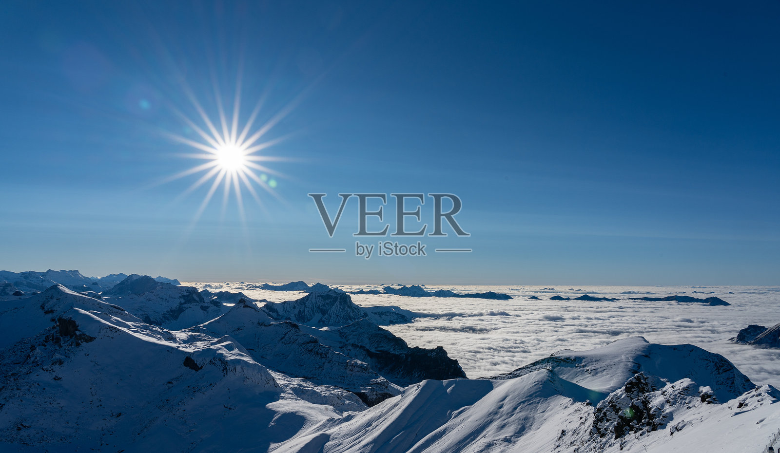 施尔特霍恩的阳光明媚的一天照片摄影图片