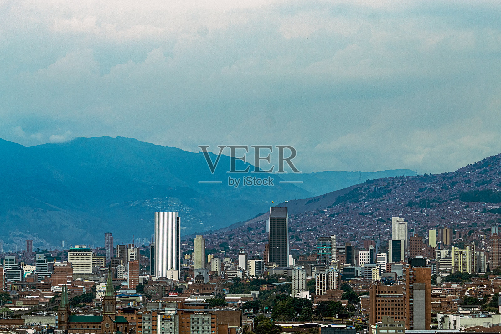 麦德林:被群山环绕的城市风光照片摄影图片