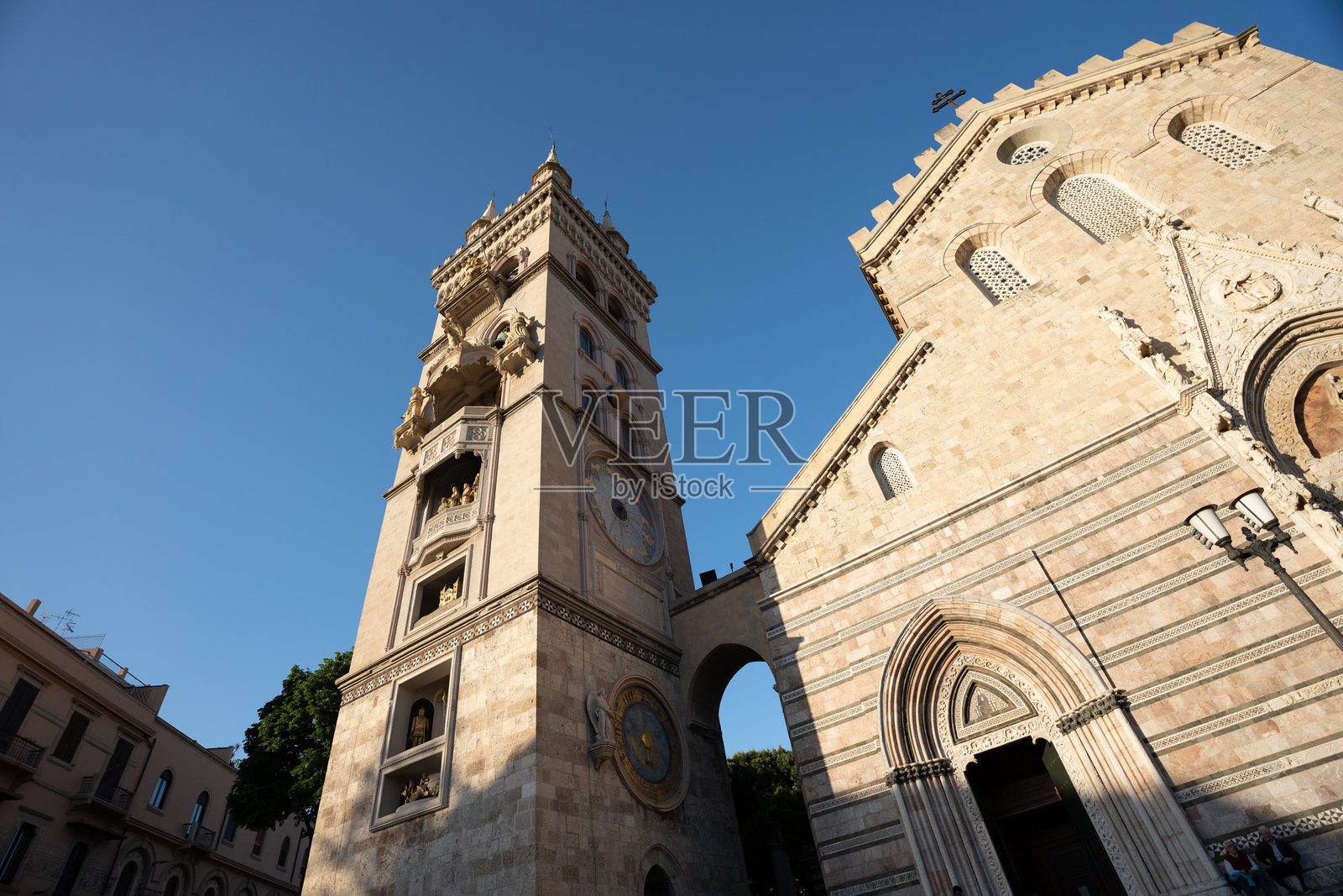 圣玛丽亚升天大教堂塔楼。照片摄影图片